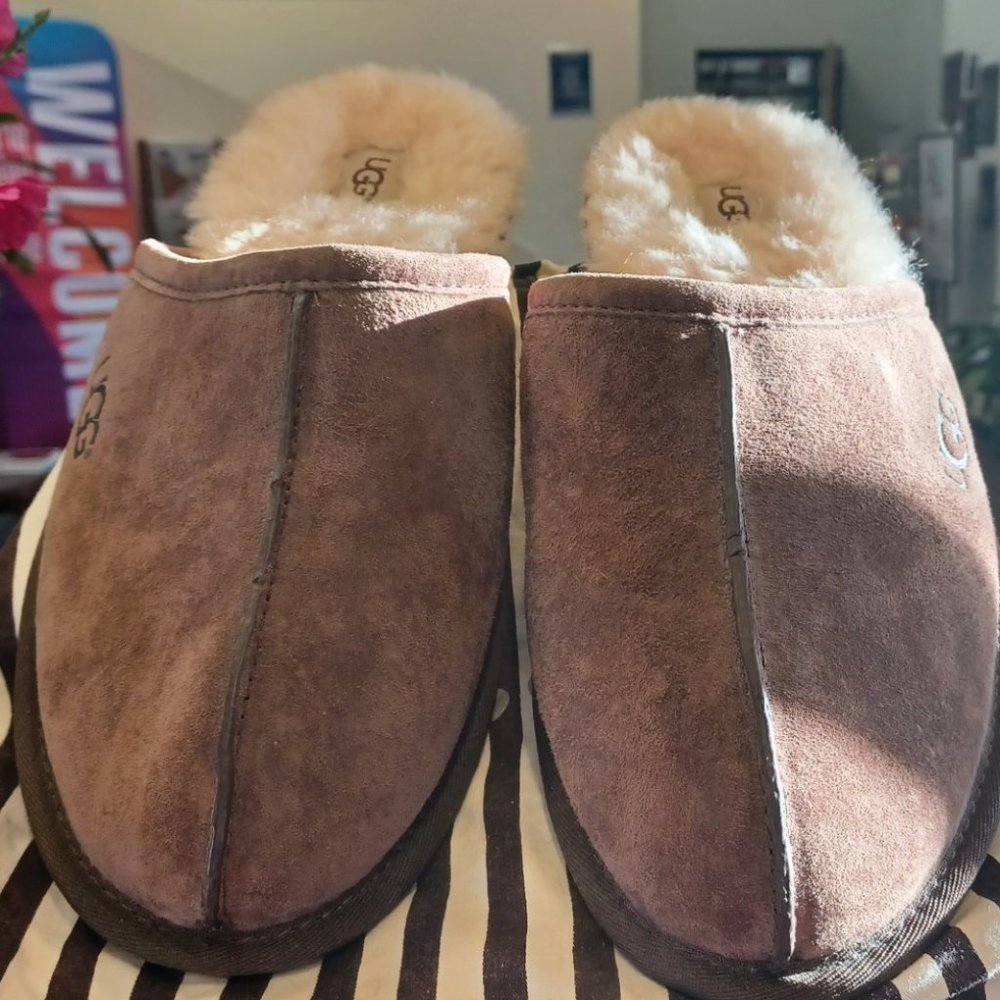 Final  Authentic UGG Men's Slipper 100 % of to Charity.
